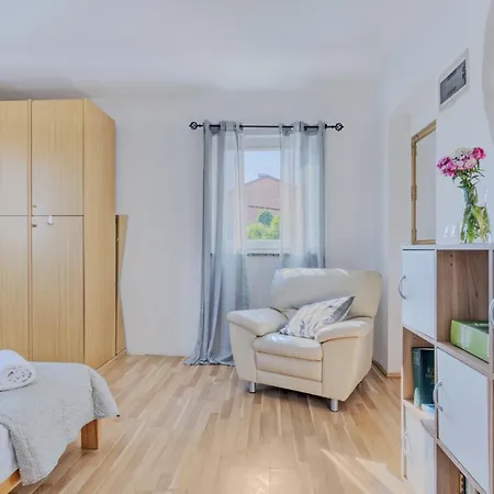 Ivan In Pula, Istrien By Istrabook Villa Pula